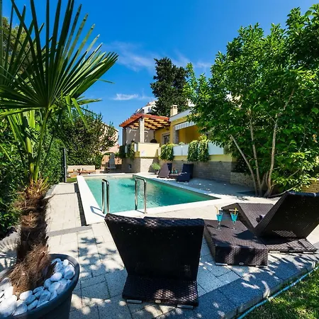 Holiday Home Vila Luna