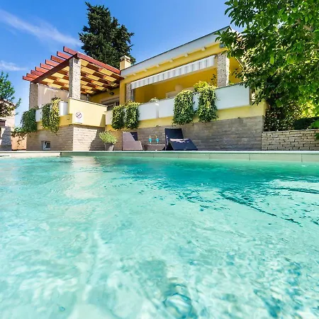 Holiday Home Vila Luna Zadar
